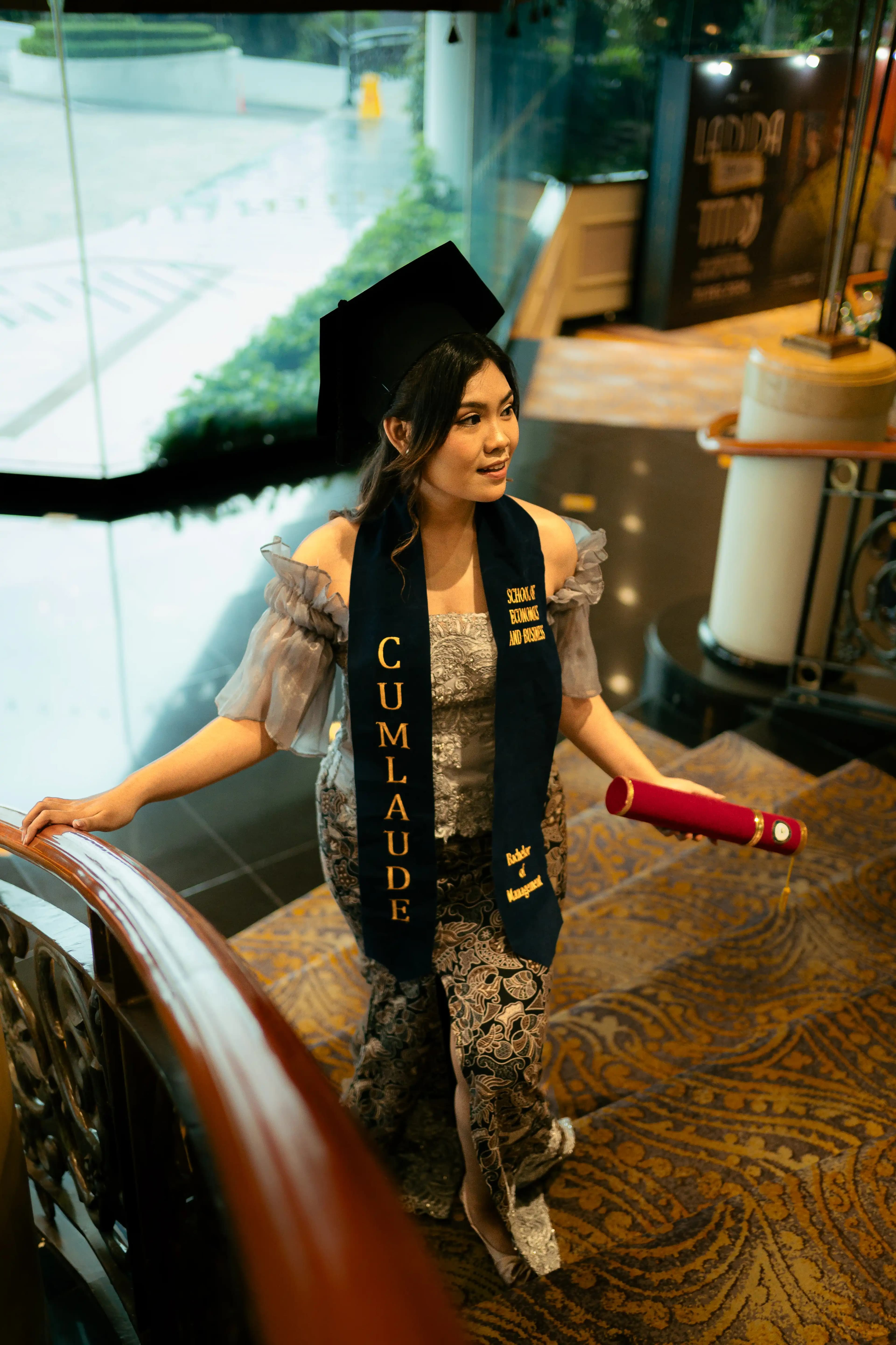 Candid graduation moment, Universitas Widya Kartika Surabaya — foto wisuda Surabaya by Stefanoes Visual