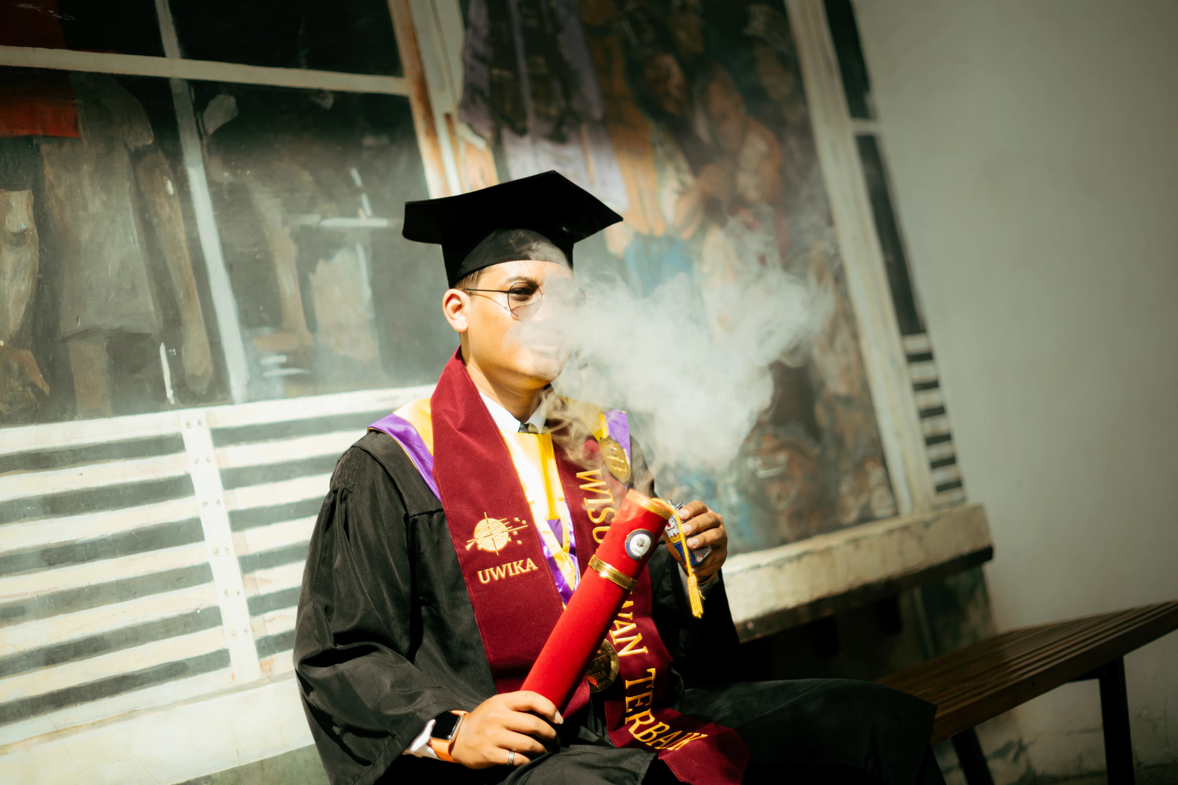 Candid graduation moment, Widya Kartika University Surabaya 2024 — fotografer wisuda Widya Kartika Surabaya