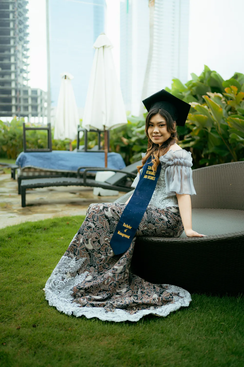 Candid graduation moment, Widya Kartika University Surabaya — graduation photographer Surabaya by Stefanoes Visual