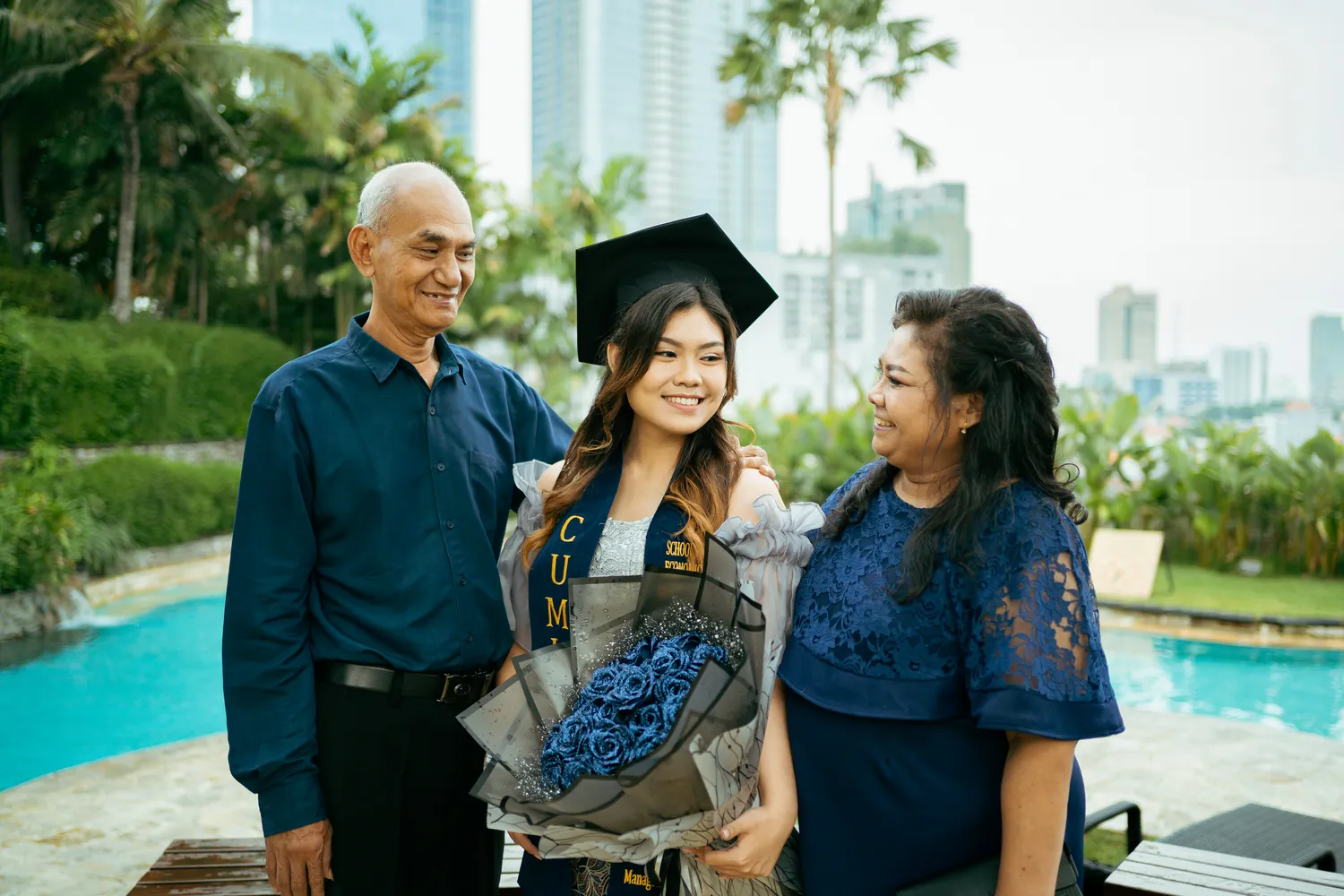 Family portrait session at Widya Kartika graduation Surabaya — graduation photographer Surabaya by Stefanoes Visual