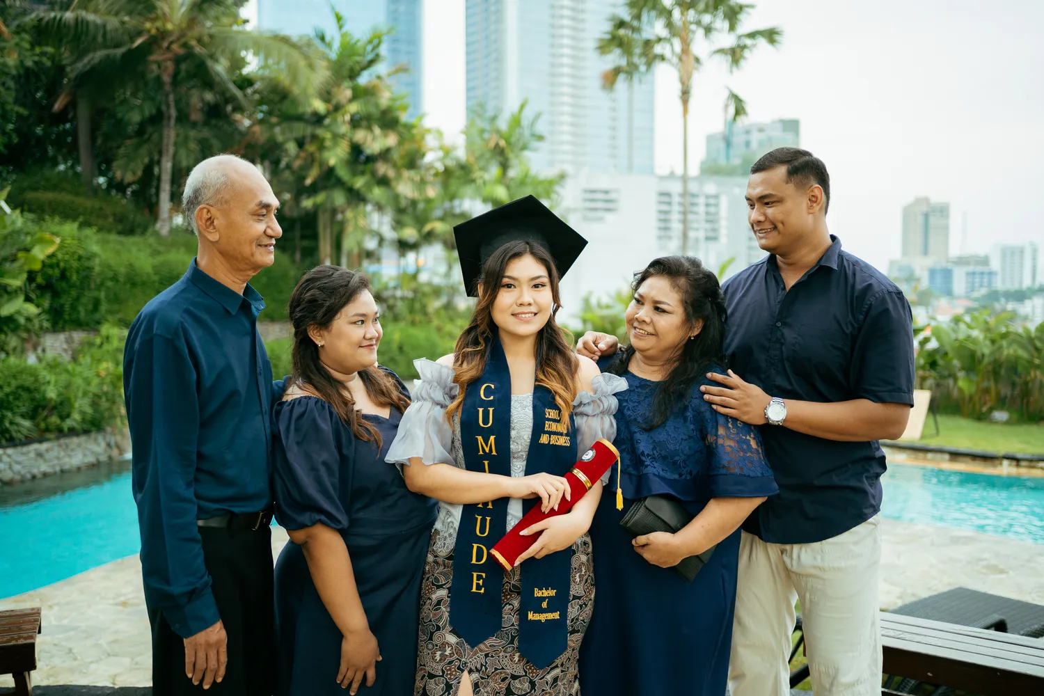Family portrait session at Widya Kartika graduation Surabaya — graduation photographer Surabaya by Stefanoes Visual
