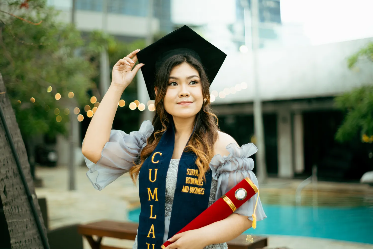 Family portrait session at Widya Kartika graduation Surabaya — graduation photographer Surabaya by Stefanoes Visual