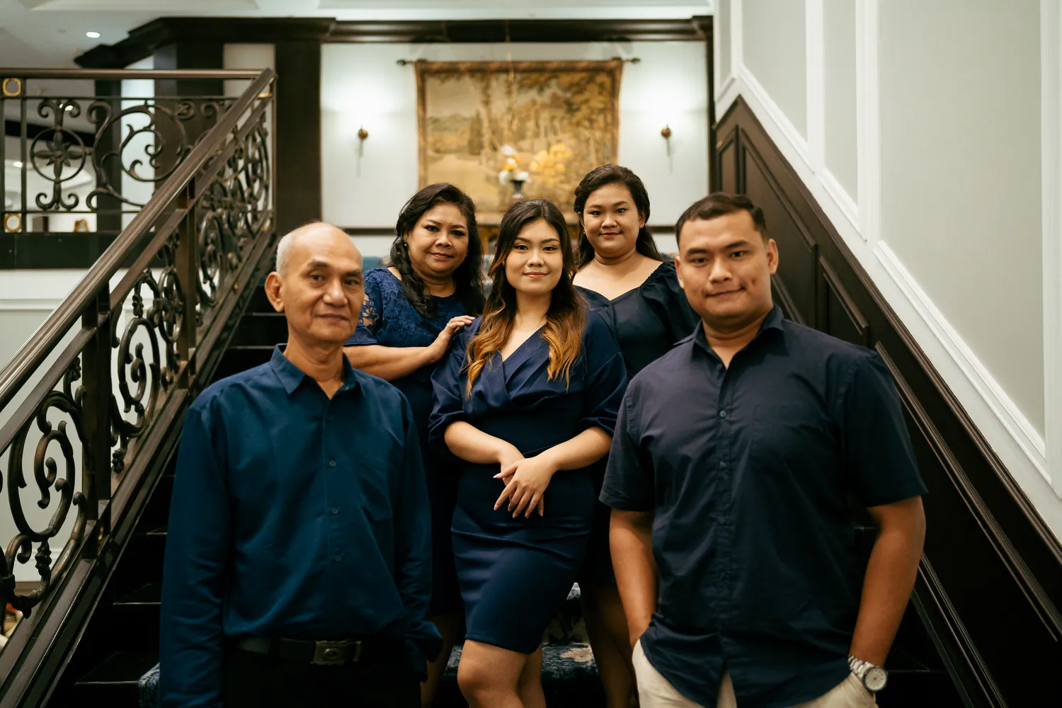 Family portrait session at Widya Kartika graduation Surabaya — graduation photographer Surabaya by Stefanoes Visual