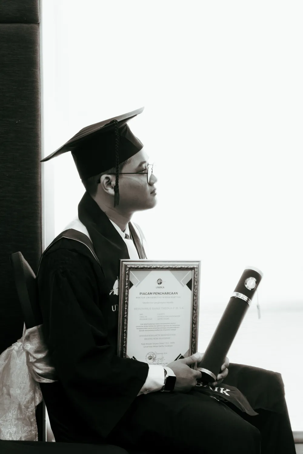 Cinematic graduation portrait at Widya Kartika Surabaya — Widya Kartika graduation photographer by Stefanoes Visual