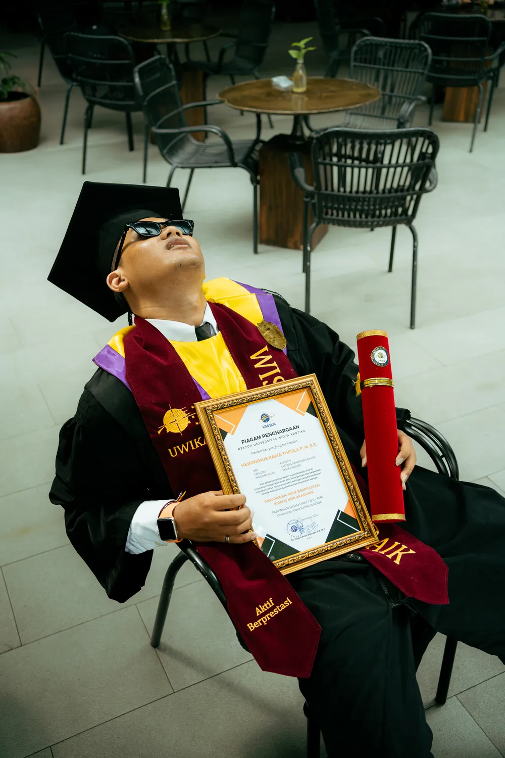 Widya Kartika graduation photographer — Theola, by Stefanoes Visual