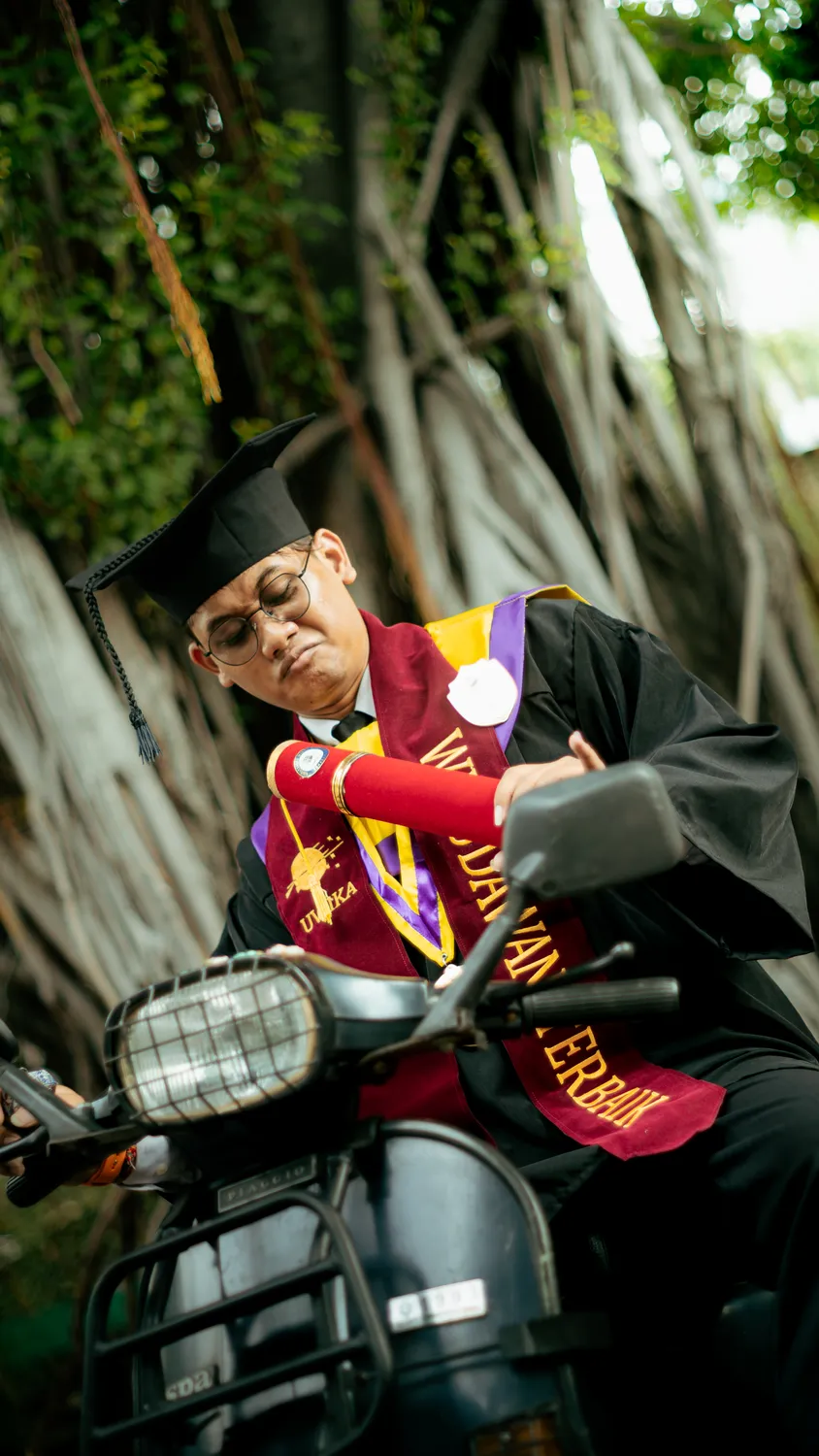 Candid graduation moment, Widya Kartika University Surabaya — Widya Kartika graduation photographer