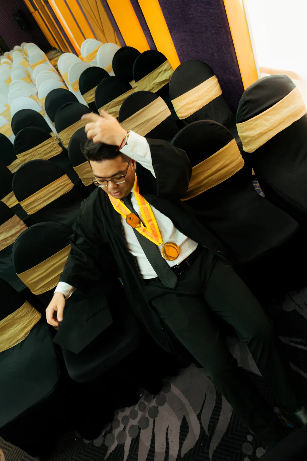 Candid graduation moment with family, Widya Kartika Surabaya — graduation photography services Surabaya