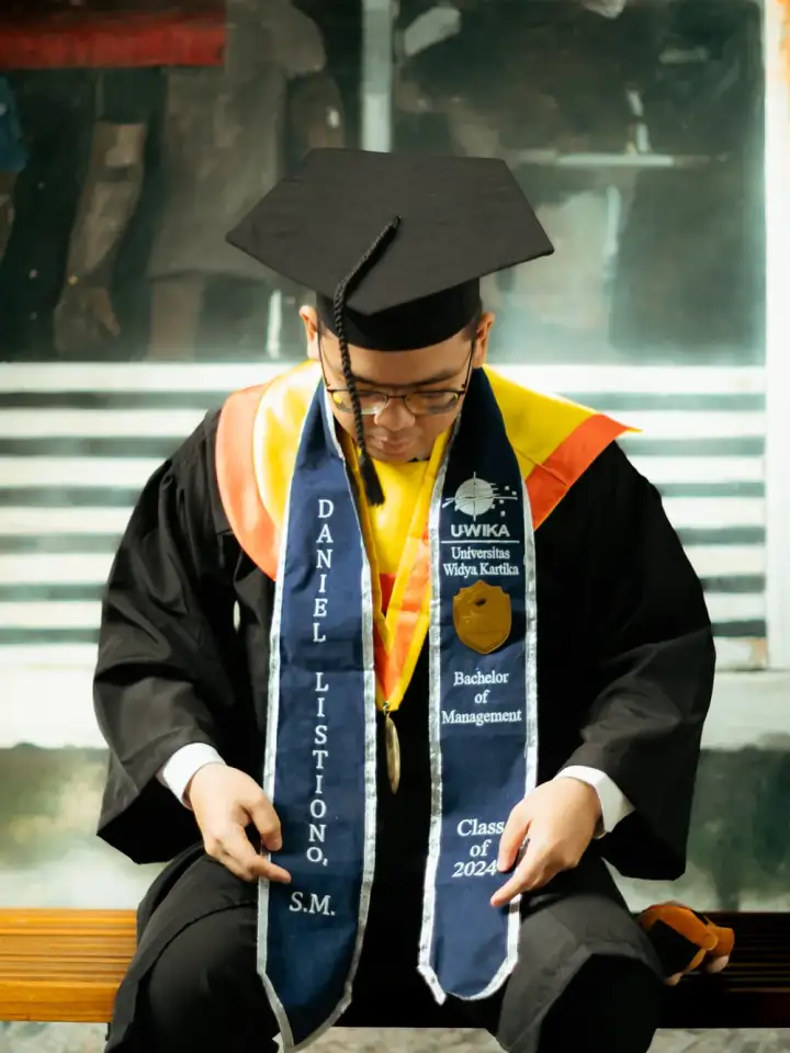 Graduation photography services Surabaya — Daniel at Widya Kartika University, by Stefanoes Visual