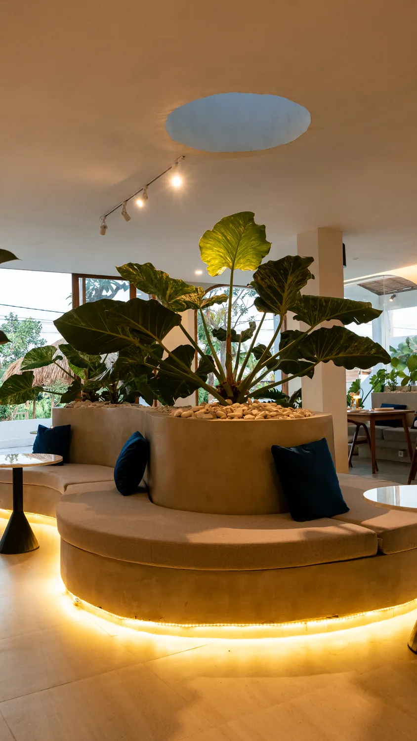 ST Cafe Seseh atmosphere — cafe photographer Bali by Stefanoes Visual